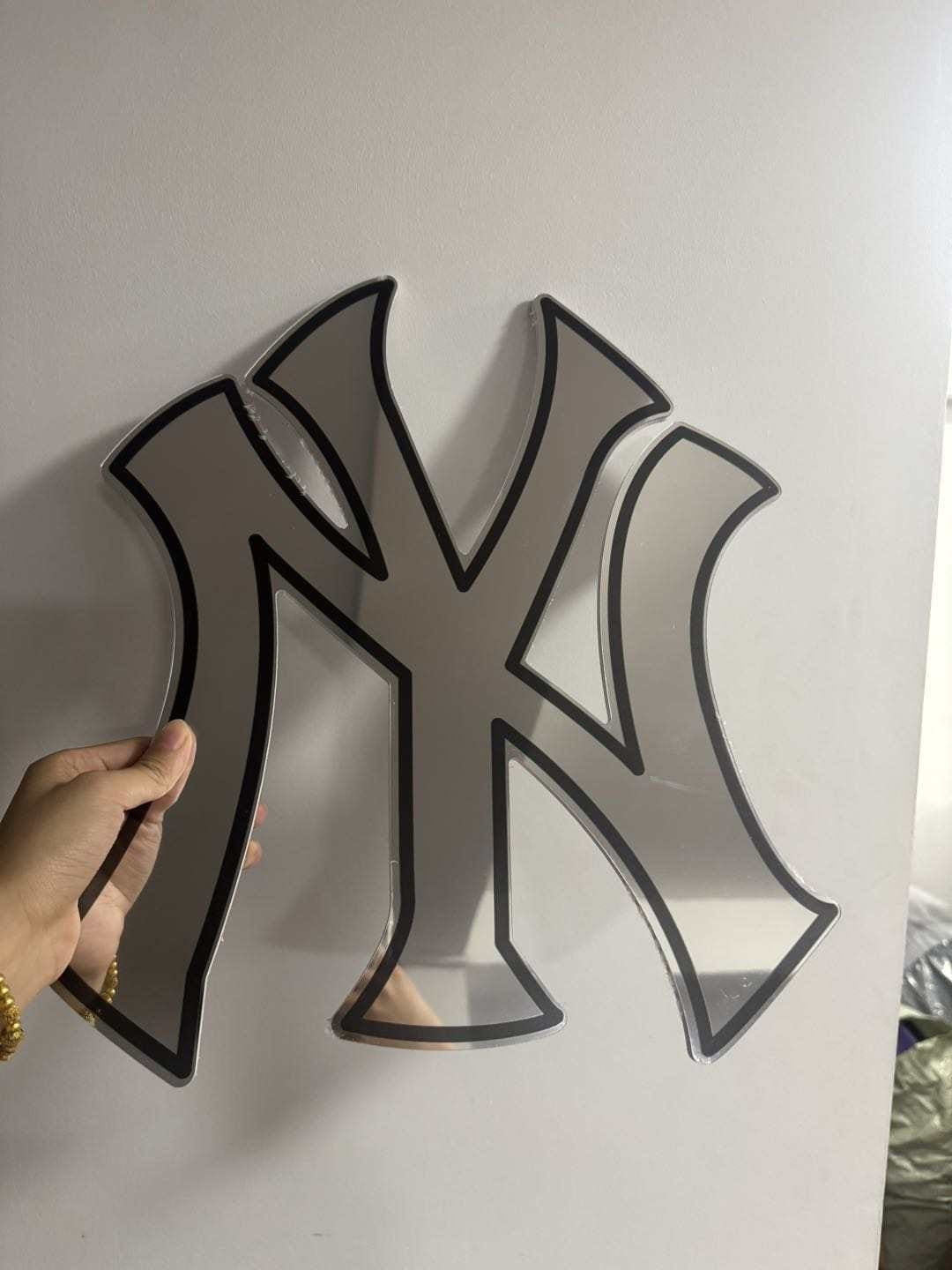 YANKEE MIRROR